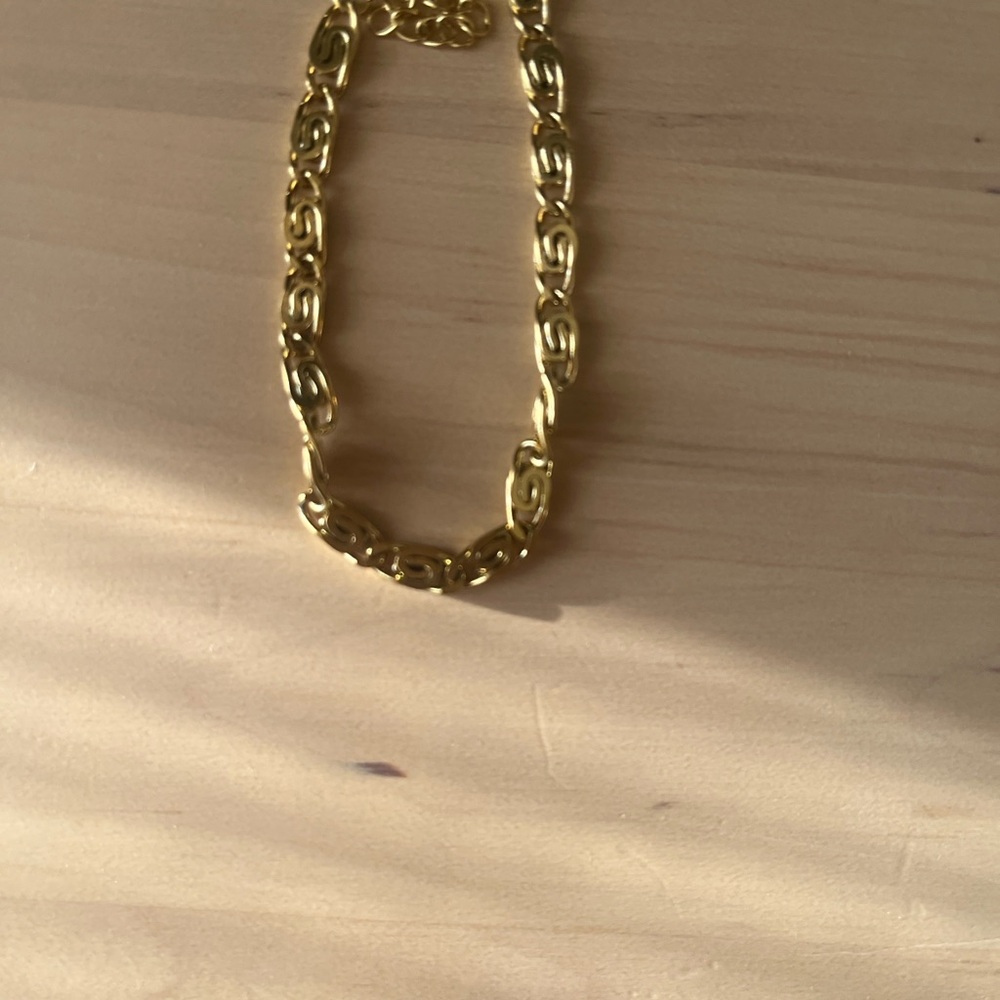 Elegant Gold Chain Bracelet - Picture 2 of 2